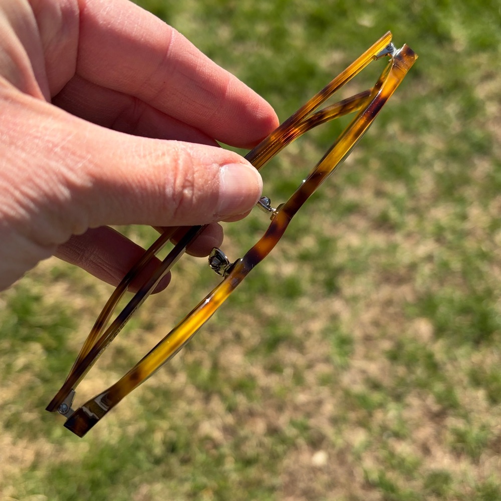 Saint Laurent SL 161 Slim sunglasses in a tortoise frame - Picture 8 of 11